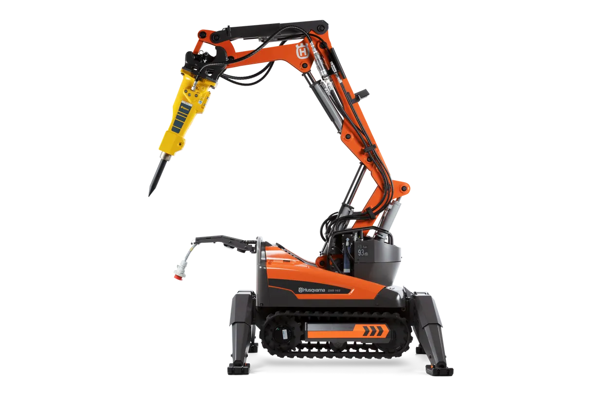 robot avec pince à béton, brise-roche, pince à prises et fraise à béton